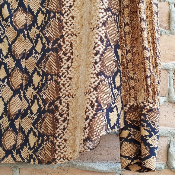 Joie Viscose Blouse Snakeskin Print - Picture 5 of 12